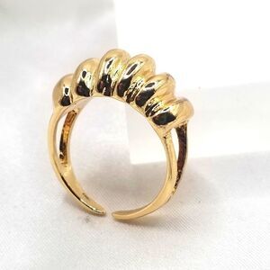 Gold toned womans ring band size 9